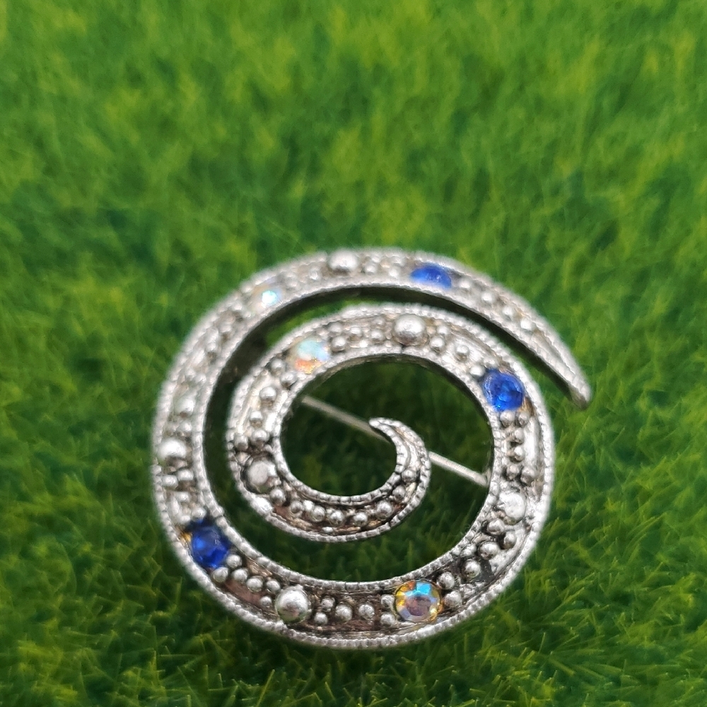 Elegant Silver and Blue Spiral Brooch B451